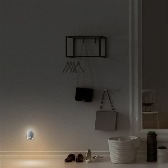 Svietidlo orientačné SOLIGHT 0,7W, s pohybovým a súmrakovým sensorom