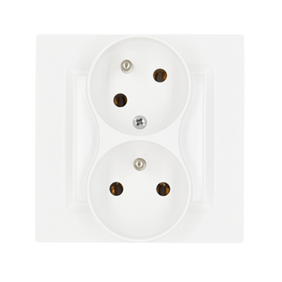 SIMON10 - zásuvka 2x2P+T, komplet, pootočená, biela