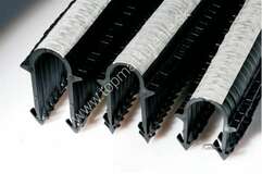 Príchytka kábla R-Clip - podl. kúr. (600ks)