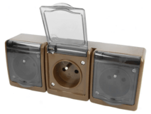 Nástenná zásuvka 3 x 2P+T, IP44, hnedá